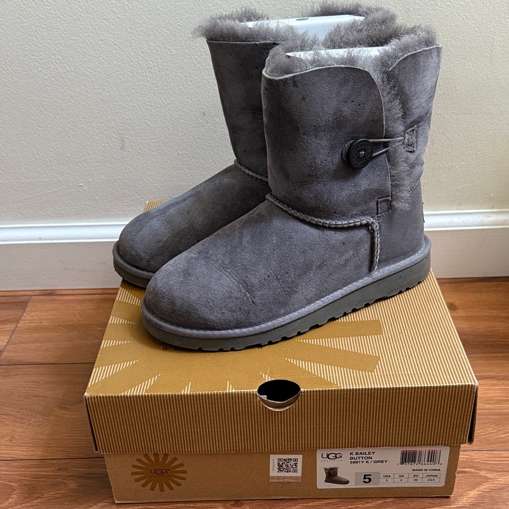 Kids Ugg Bailey button
